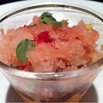 鎌倉野菜　赤ピーマンのムースフルーツトマトのソルベ乗せ