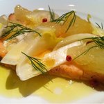 軽くスモークしたノルウェーサーモンのポワレ　グレープフルーツソース