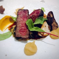 Lien - 黒毛和牛モモ肉　薩摩芋のピューレと黒にんにくのソース