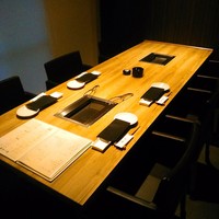闘牛門 別邸 和ノ牛 - 今回は６人用の椅子席の個室に４人で。