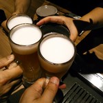 乾杯はプレモル生とマッコリ。