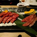 闘牛門 別邸 和ノ牛 - カイノミはひとり２切れずつ。右がミスジ。