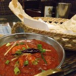 ディップパレス 飯田橋サクラテラス店 - 明るく輝く海老カレー。朱に交われば美味くなる。