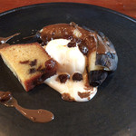 マルタ - ラムレーズンのパウンドケーキ、アイスクリーム、焼きバナナ