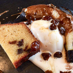 マルタ - ラムレーズンのパウンドケーキ、アイスクリーム、焼きバナナ