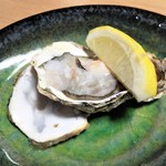 沼津海いち - 真かき1個500円。