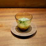 アカ - じゅん菜と毛ガニのガスパチョ