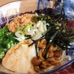 巴屋 - ねばねば蕎麦温玉なし　甘めのつゆ。お蕎麦は量多め。棒コロは前日にでてしまって今日は作ってない、とのこと。残念。