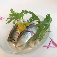 クリマ ディ トスカーナ - 小肌マリネ　洋ナシ　茗荷　小カブ　菊花　ブルー