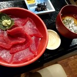 田舎レストランじんべえ - まぐろ丼　税込1000円