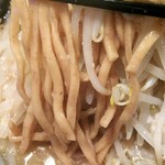 つけ麺 一翔 - 麺！茶色い！全粒粉かな？笑