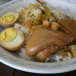 陽光美食店 - ランチの豚足丼？