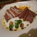 牛たんスモークと生ハム盛り合わせ735円