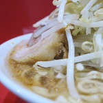ラーメン二郎 - ブタの厚み