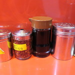 ラーメン二郎 - 卓上調味料