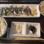 ささづか酒場 はだか電球 - 生さんま刺定食 ¥750