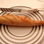 フランス料理 壺中天 - 小ぶりなバゲット