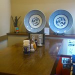 丸五 - 2階の席の一例。２階には落ち着いた感じの席もあります。