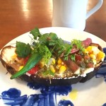 ブリコラージュ ブレッド アンド カンパニー ダイニング・カフェ - オクラ、ゴールドラッシュ、しょっつると香草ソースのブリコラージュブレッドタルティーヌ。モーニングセットで。ドリンクにコーヒー、豆はコスタリカ。20180923　今日も美味しかった♡お気に入り(^ー^)