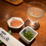 魚津群 ねんじり亭 - 料理写真:お通しと日本酒