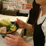 彼女さんと並盛りラーメン