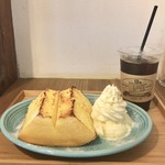 松涛カフェ - トーストシフォン 700円(税込)
      アイスクリームトッピング 100円(税込)
      アイスコーヒー 300円(税込)
      