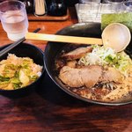 らーめん本郷亭 - 黒麺(ランチはご飯､漬物類食べ放題)