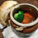 スンガリー - [料理] つぼ焼きビーフシチュー パンの蓋を取った所 全景♪ｗ