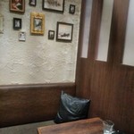 スンガリー - [内観] 店内 テーブル席 ③