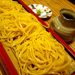 菊の練りこんであるそば