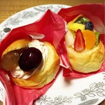 ロハスカフェ LUTE - スイーツバーガー  ブドウとフルーツミックス