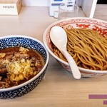 碧の豚二郎 - 大豚つけ麺❗(1️⃣5️⃣0️⃣㌘)
      男盛(＋3️⃣0️⃣0️⃣㌘)を斜めより撮影‼️