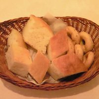 エリオ・ロカンダ・イタリアーナ - サービスランチ 1600円 のフォカッチャとタラッリーニの盛り合わせ