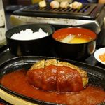 大衆肉料理 久兵衛 - A5黒毛和牛100％ハンバーグ定食 1059円