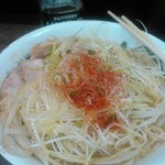 ラーメン二郎 - 一味投入
