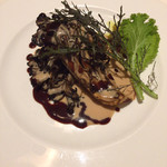 マッシュルーム - 天然舞茸のグリエ 豆乳と赤ワインの2食のソース