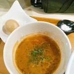 Sagamihara 欅 - ドロ系なオレンジ色のつけ汁には海老の味噌も。動物系も合わせているらしい。