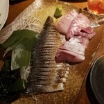 かえるの九八郎 - 炙りシメサバ＆お刺身(鯛、かんぱち)