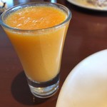 円山 カルネ - オレンジと人参のスムージー