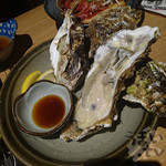 ヤマヤ鮮魚店 弥平 - 生牡蠣　４１０円　ｘ　２個