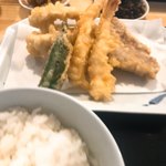 Hakata Tempura Semmon Tenohirugohan - 