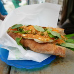 コムゴン - バインミー(チキンと玉子)