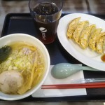 佐野 - レディースセット880円+税
(ハーフ塩らぁ麺 黒豚餃子 ドリンクS)