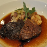 メリメロ - 今回選んだメイン料理（牛ほほ肉赤ワイン煮込み、別角度から撮影）