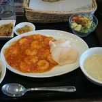 メイウェイ - メイウェイランチのエビのチリソース煮。
