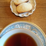サンジャン・ピエドポー - フィナンシェと紅茶