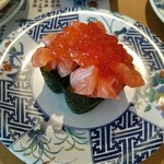 廻鮮寿司 塩釜港 - イクラとサーモン