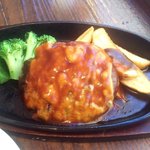 THE CAMP CAFE & GRILL - グリルハンバーグ（アップ）