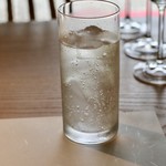 洋食 つばき - お水はペリエ