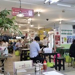 Higashi Sakura Pakuchi - ３店舗の中でも圧倒的に広いタイ空間